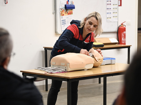 Predaja defibrilatorja Leskovec pri Krškem